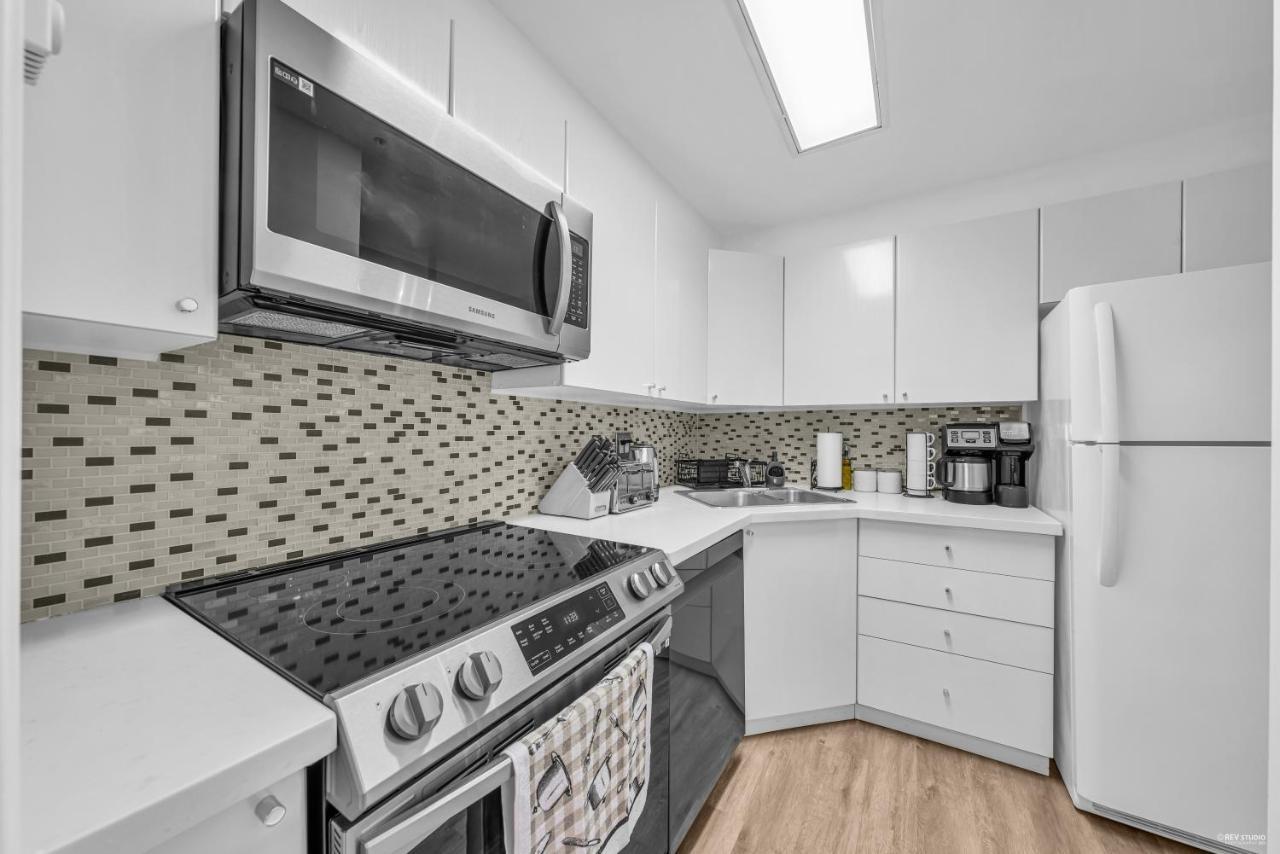 1-Br Condo In Downtown Coal Harbour With Parking And City Views Ванкувер Екстер'єр фото