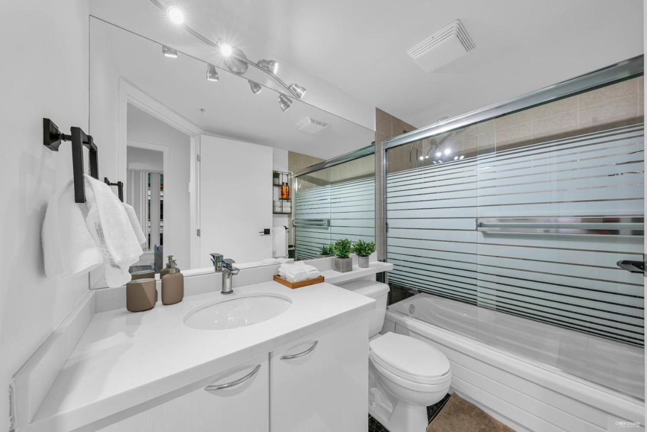 1-Br Condo In Downtown Coal Harbour With Parking And City Views Ванкувер Екстер'єр фото